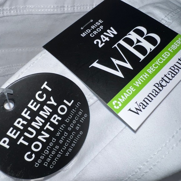 NEW Royalty Mid Rise Cropped White Distressed Capris Women’s Plus Size 24W - Picture 8 of 12